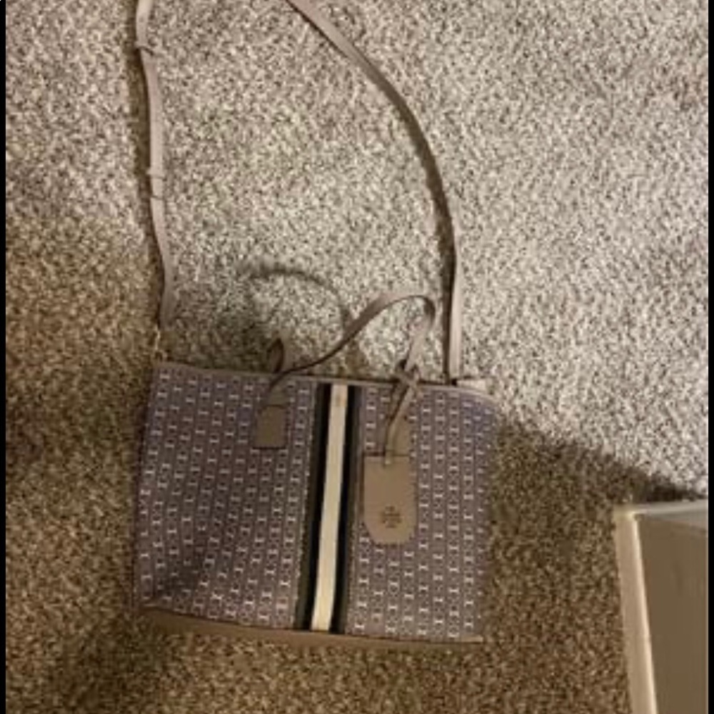 Tory Burch Gemini Link Tote-Small Accepting offers